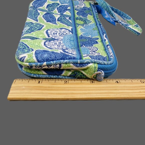 Vera Bradley Wristlet in Doodle Daisy, Retired Fabric - Picture 6 of 6